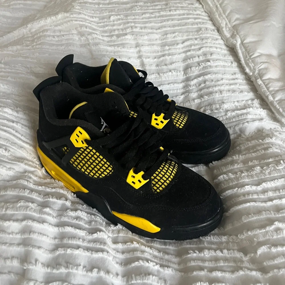 Jordan 4 thunders - Picture 1 of 4